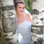 Шикарное. белоснежное свадебное платье