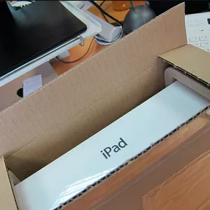 IPad 3 Wi-Fi +4G - iPad 2 Wi-Fi +3 G черный / белый цвет