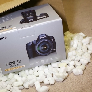 Canon EOS 5D Mark III 22.3MP Цифровые зеркальные фотокамеры Kit