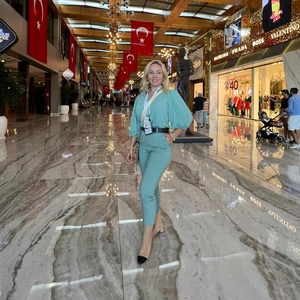 Квартира в элитном комплексе на первой береговой линии в Коньяалты.