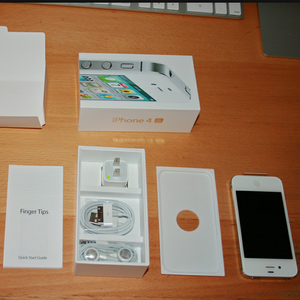 Apple iPhone 4S - iPhone 4 белого и черного цвета