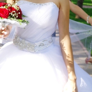 продаю, сдаю шикарное нежное свадебное платье в алматы! не дорого!