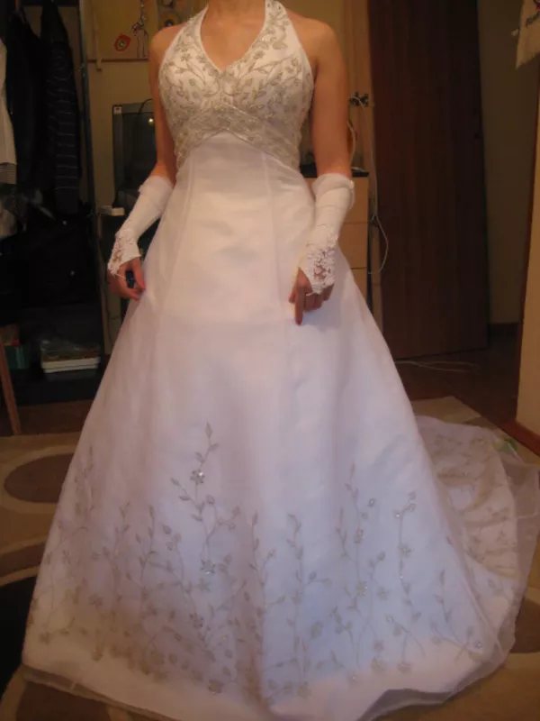 Свадебное платье со шлейфом Недорого!  2