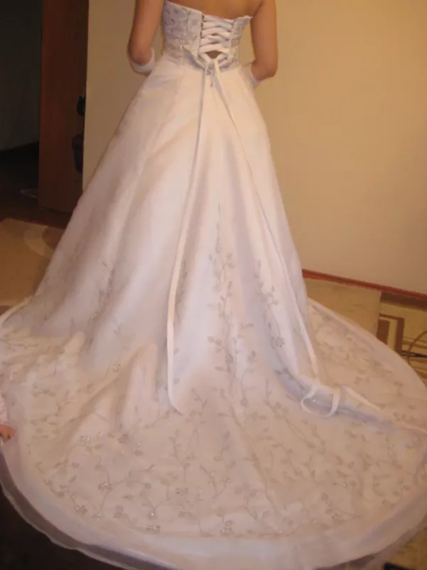 Свадебное платье со шлейфом Недорого!  5