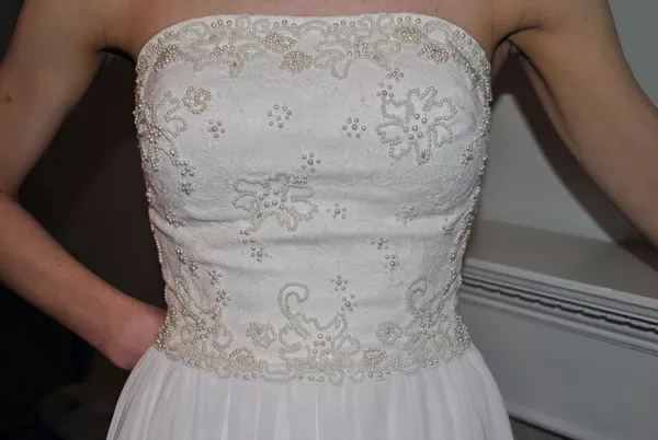 Элегантное свадебное платье со шлейфом 2