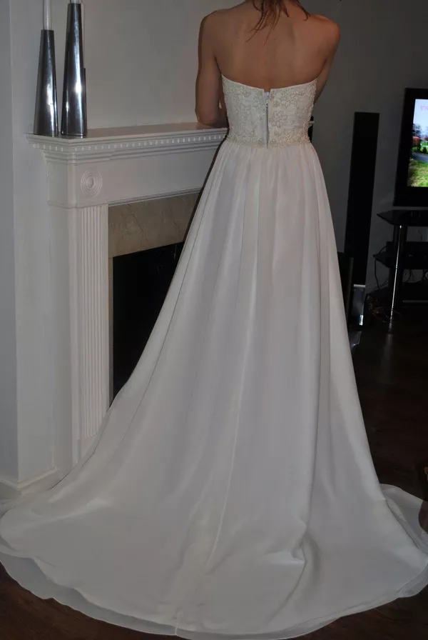 Элегантное свадебное платье со шлейфом 4