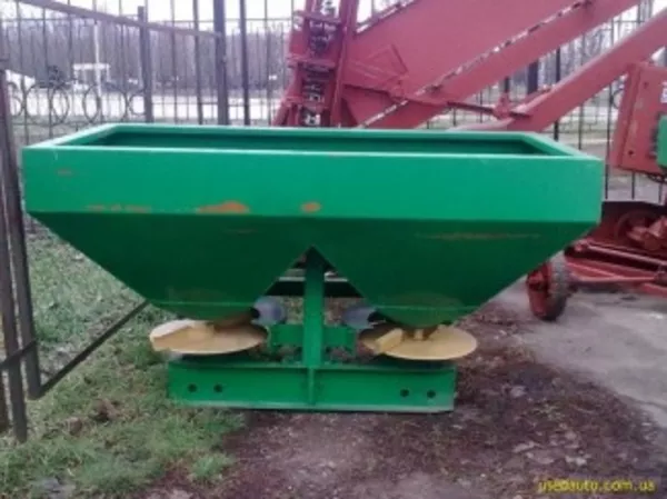 Разбрасыватель минеральных удобрений РМУ-800/1000