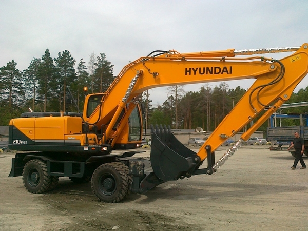 Экскаватор HyundaiR210W-7