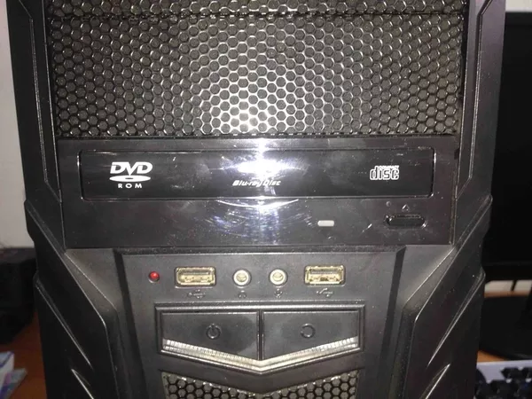 Компьютер под любые задачи Core i7 2600,  DDR3 8Gb,  HDD 1Tb с монитором 4