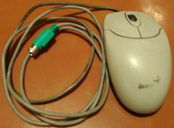 Продам PS/2 проводную мышь Genius GM-04003P