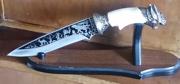 Нож декоративный сувенирный.