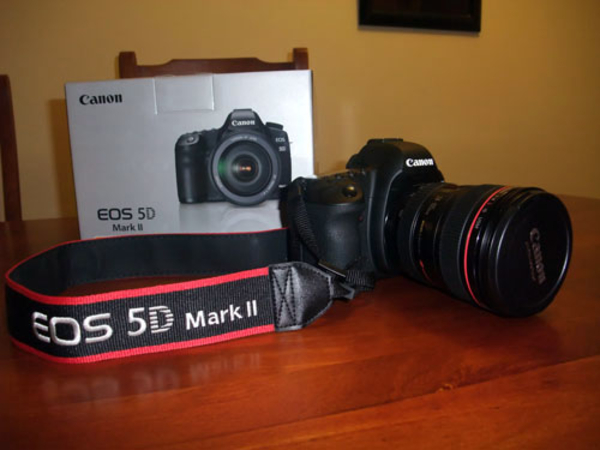 Canon EOS 5D Mark II Digital SLR Camera with EF 24-105mm IS lens