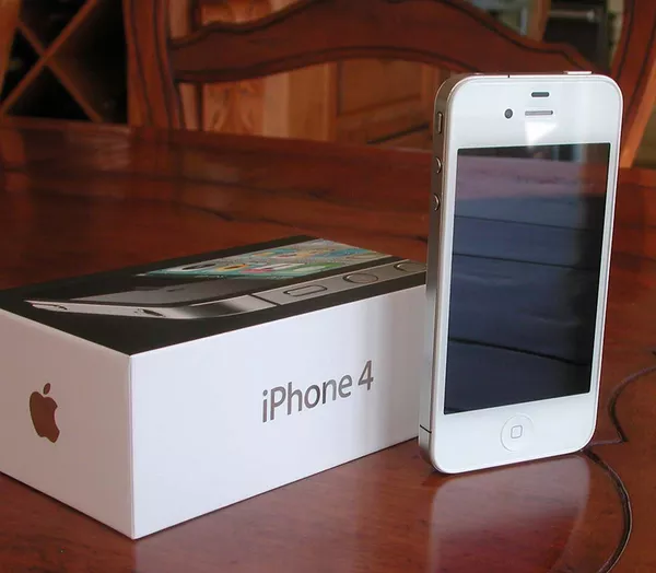 Apple iPhone 4S 64GB Factory Unlocked