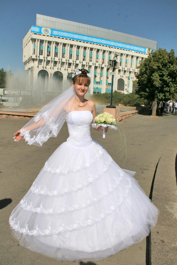 Шикарное платье для невесты в отличном состоянии