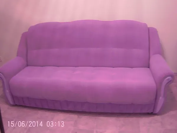Продам б/у диван и кресло