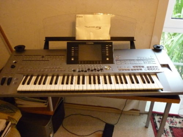 Yamaha Motif keyboard XS7 76-Key