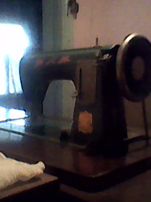 Швейная машина с ножным приводом 