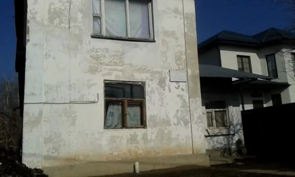 Продам дешево кирпичный дом в районе Бобека Алматы  2