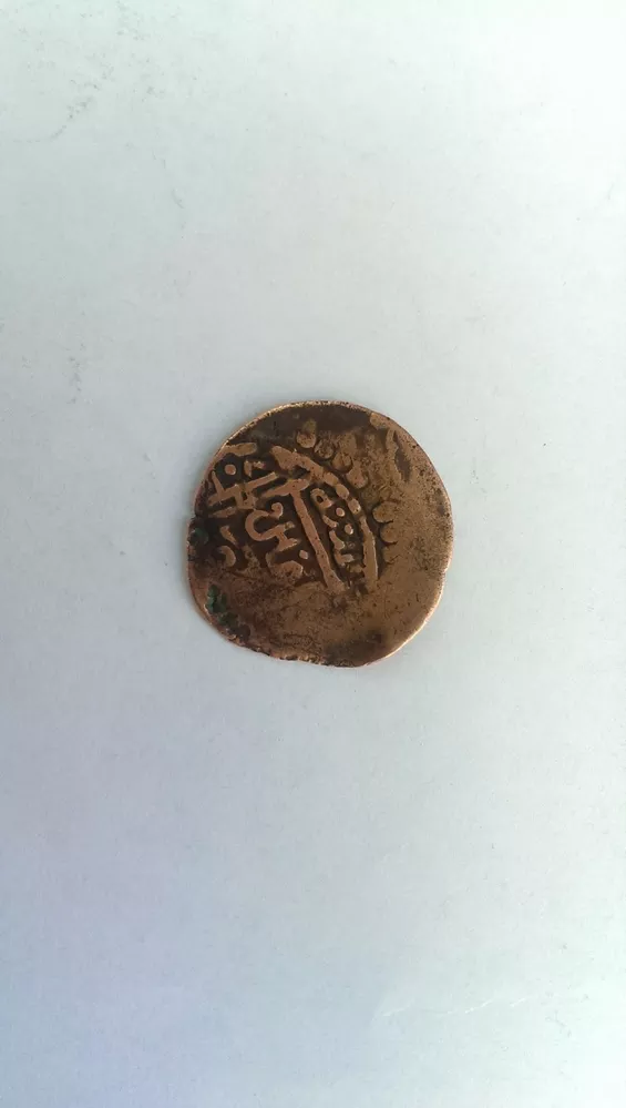 Монета 12 века,  написано на арабском языке 